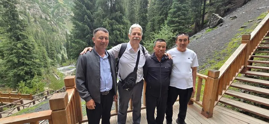 Uyghur and Western strangers