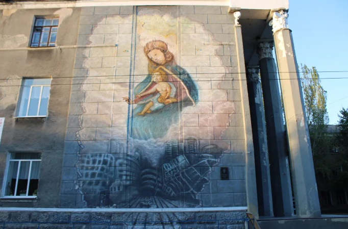 Mural depicting baby Kira and her mother